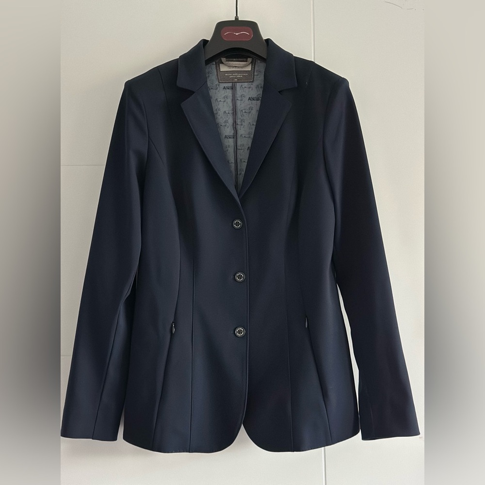 Brand new Animo LP Women’s US navy show coat